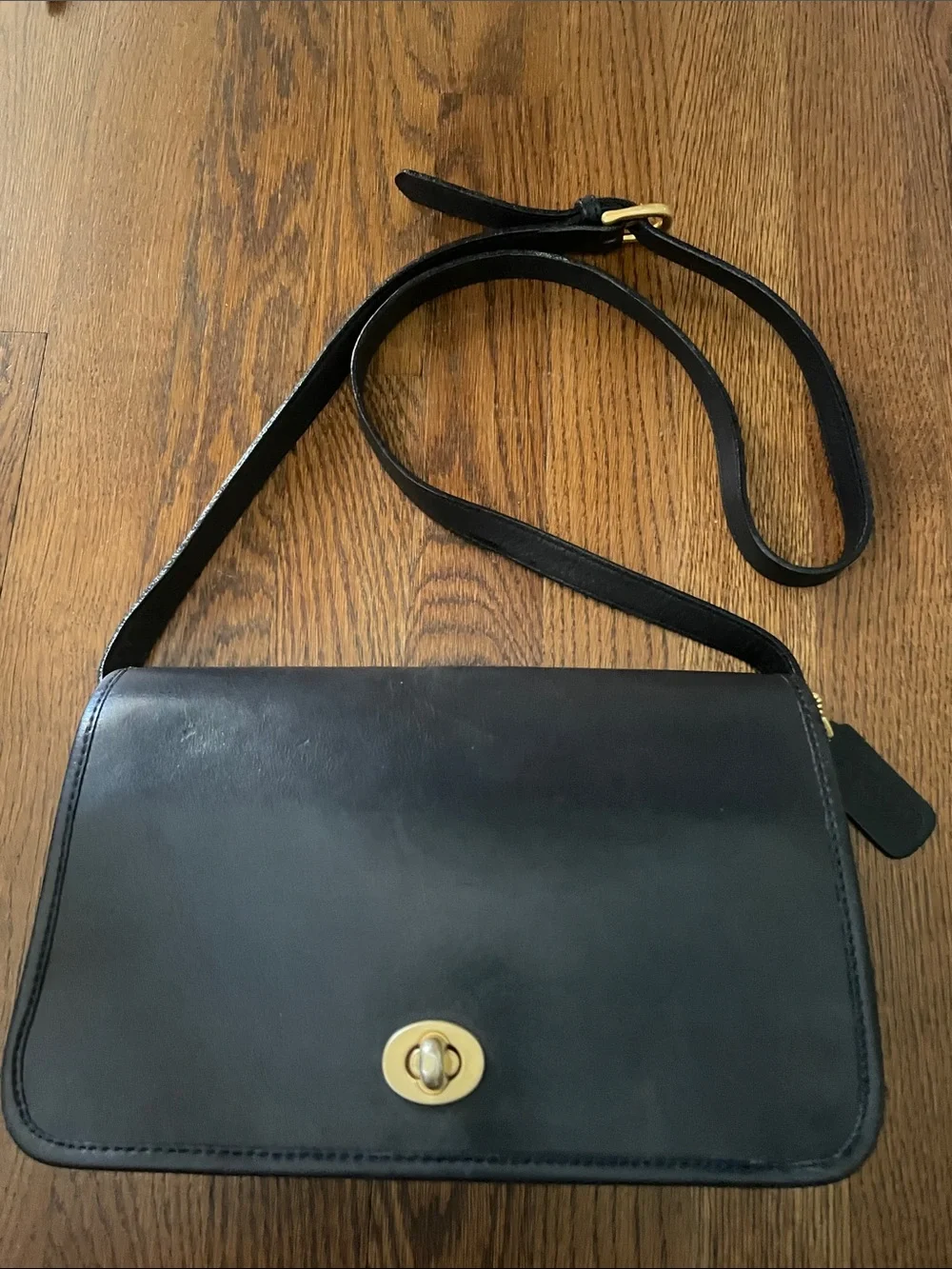 Coach vintage (pre 1994) 202-05 crossbody